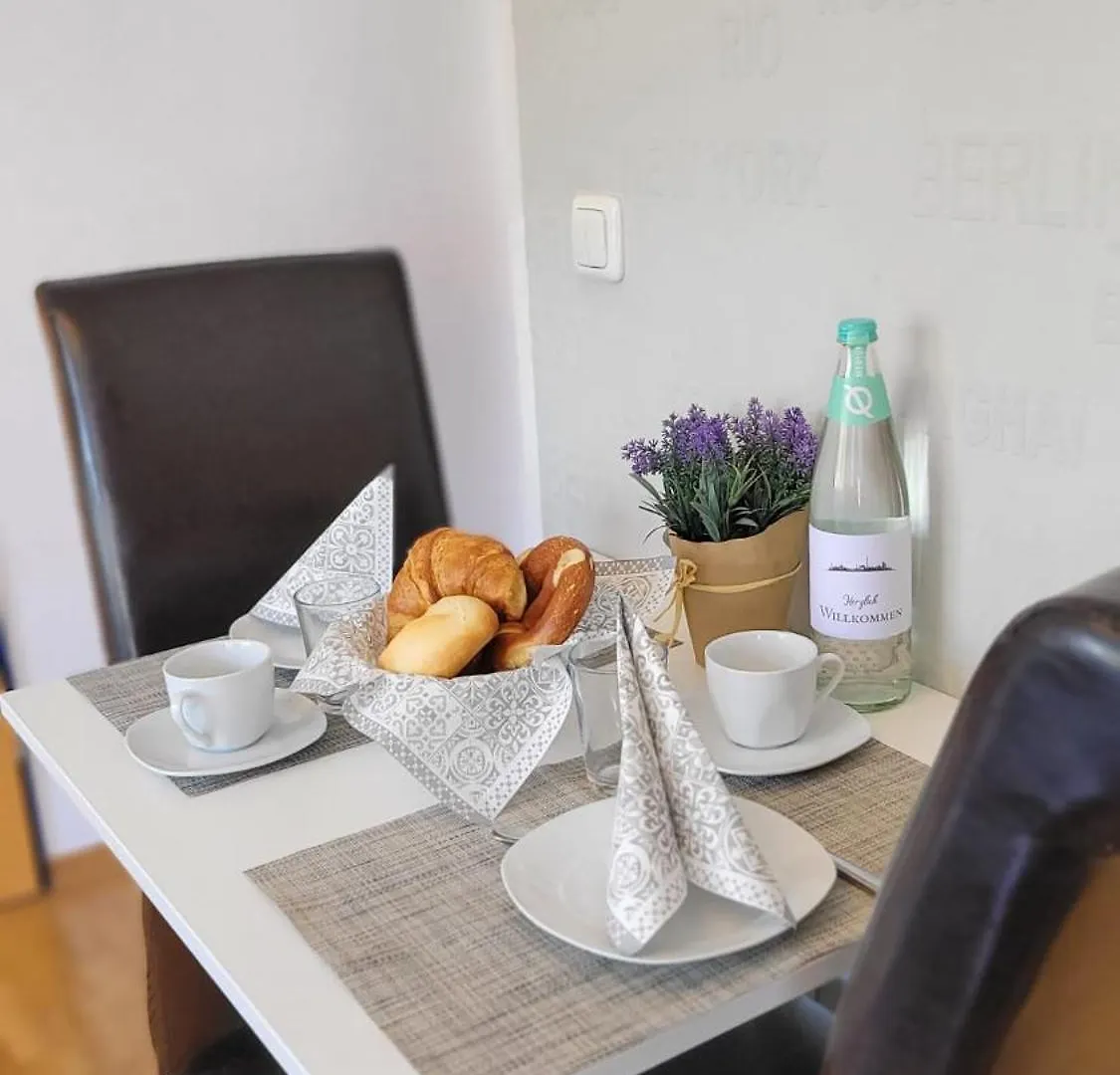 Berlin-Oase - Schnuckelige Ferienwohnung An Der Grenze Zu Berlin Schoenefeld 0*,