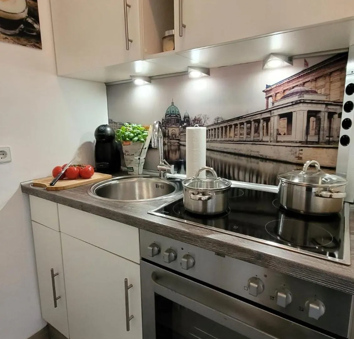 Berlin-Oase - Schnuckelige Ferienwohnung An Der Grenze Zu Berlin Schoenefeld 0*,  Germany